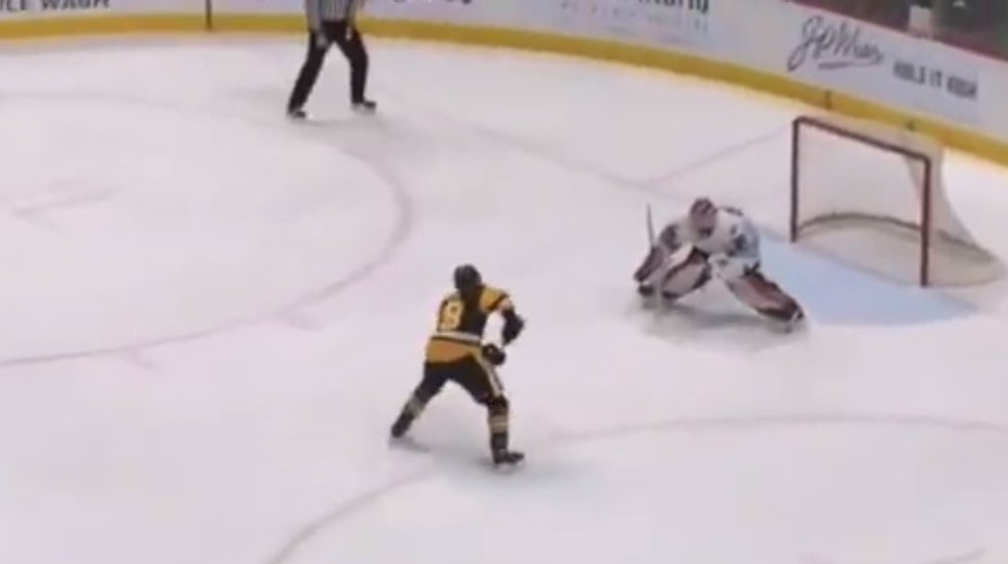 VIDEO: Regulárny gól, ktorý neplatil. Brankárovi totiž "pomohla" technika