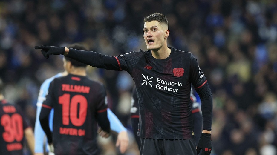 Mama slávneho českého futbalistu mala nehodu. Škody vznikli aj na policajných autách