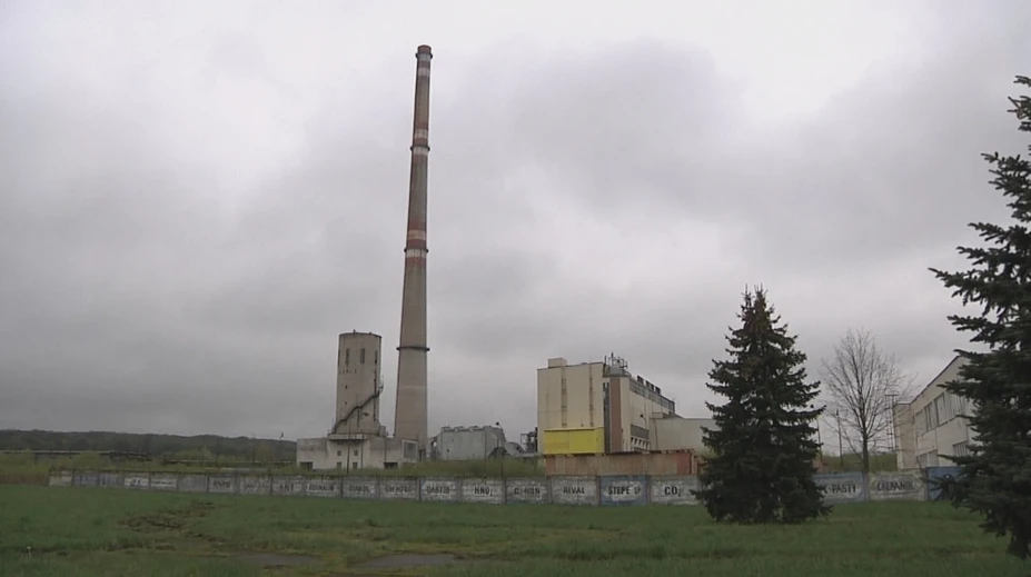 Zamestnancom fabriky Chemko Strážske, ktorí mesiace nevideli výplaty, došla trpezlivosť