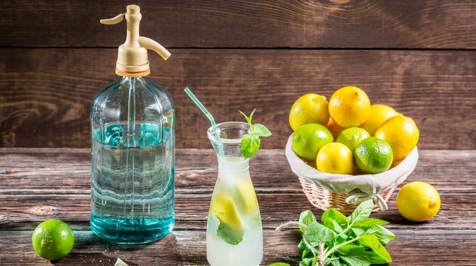 Je voda s citrónom skutočne zázračná? Sociálne siete zaplavili chválospevy