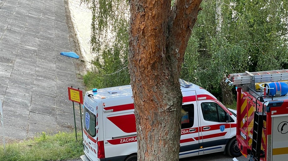 Pri kúpaní vo vodných plochách sa v utorok utopili tri osoby. Najmladšia mala len 18 rokov