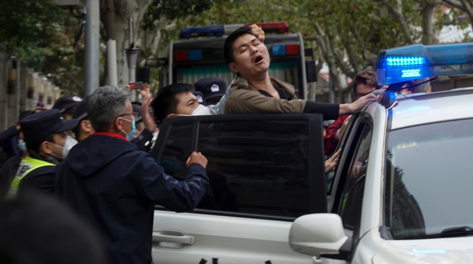 Čínsky prezident odmieta západné vakcíny, prípady pritom dosahujú takmer rekordnú úroveň