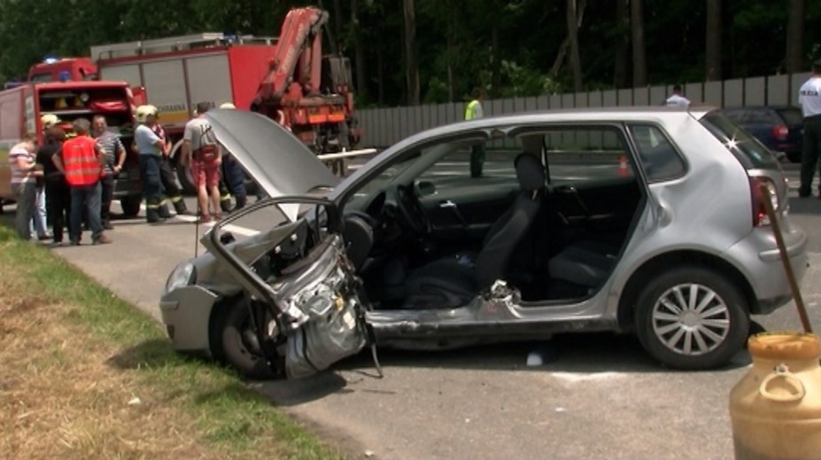 Riskoval život rodiny. Otáčal sa na štvorprúdovke, vrazilo do nich auto