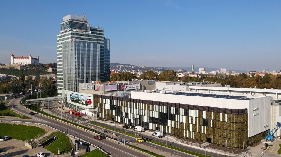 Jedno z najstarších nákupných centier sa zmenilo. Pozrite si, aké predajne tam pribudli