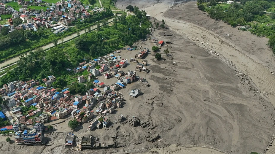 Skazu na hranici Nepálu a Tibetu nespôsobilo zemetrasenie. Záchranári pátrajú po stovkách ľudí