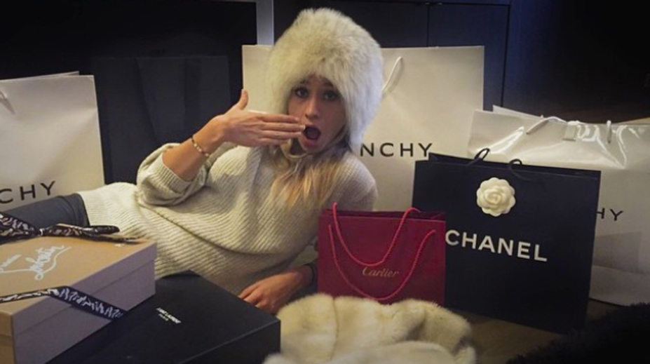 Osemnástka míňa nehorázne peniaze. Trikrát hádajte, odkiaľ ich má