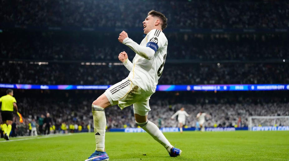 VIDEO: Real Madrid je jednou nohou vo štvrťfinále LM, Valverde zažiaril hetrikom. Nórsky zázrak neprestáva udivovať