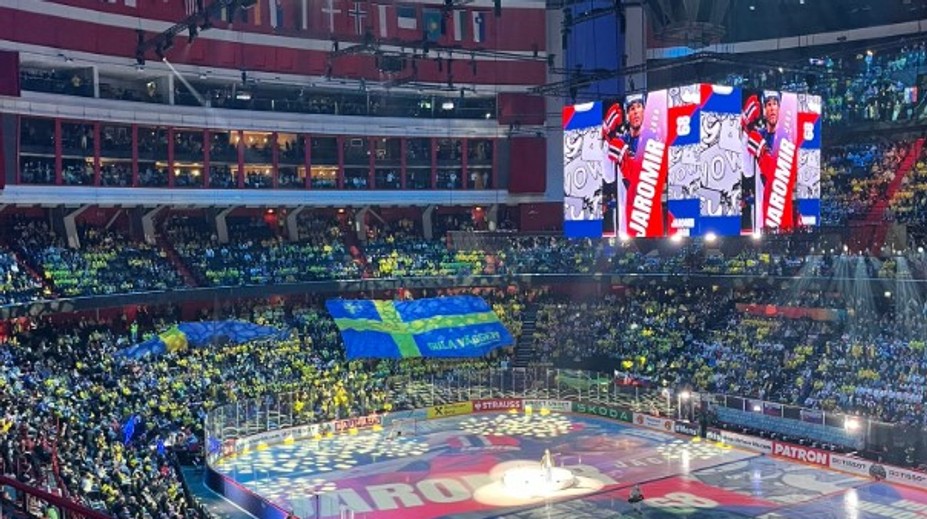 Otvárací ceremoniál MS v hokeji patril len jednému menu. Švédi si uctili legendu
