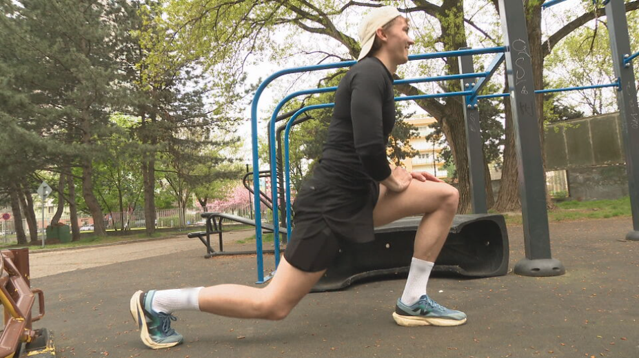 Zdravý životný štýl niečo stojí. Okrem vstupu do posilňovne si športovci priplácajú za oblečenie i doplnky