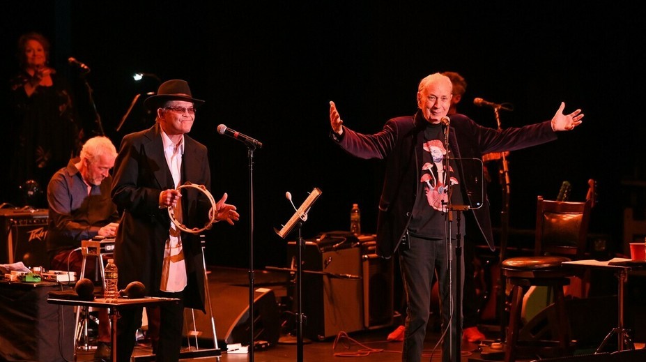 Len pred týždňami ukončili rozlúčkové turné. Zomrel spevák, ktorého hlas ste poznali aj vy