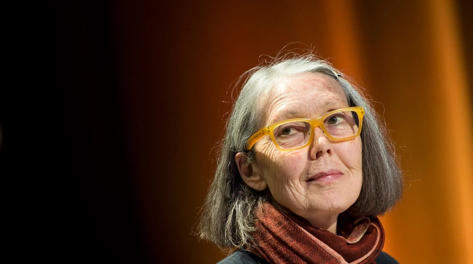 Nobelovu cenu za literatúru získala kanadská poetka Anne Carsonová