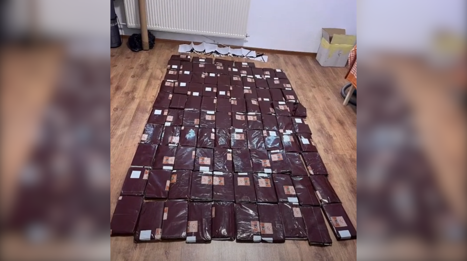 VIDEO: Česká polícia zaistila takmer sto kíl hašiša, kokaín a ďalšie drogy dovážané zo Slovenska