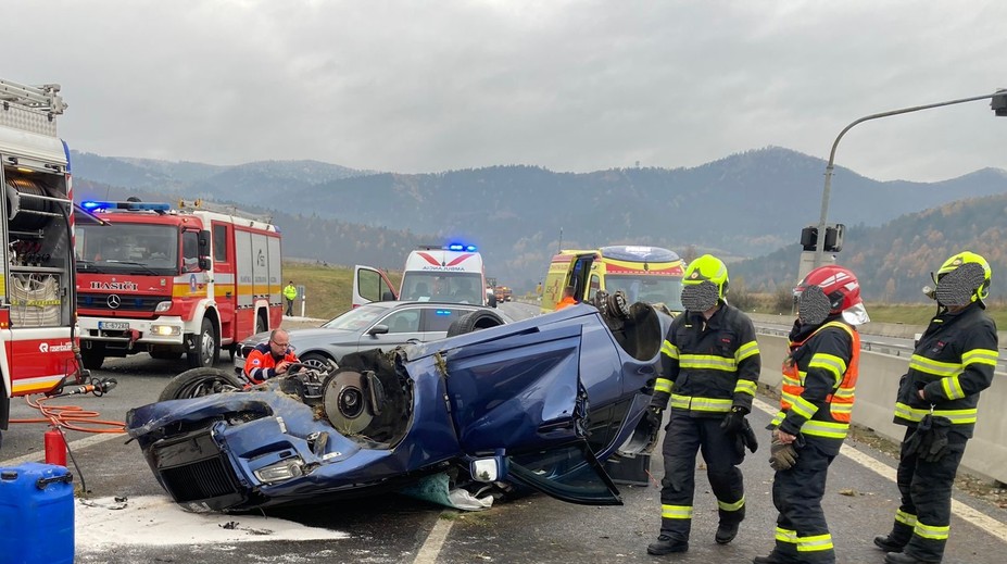Nehoda pri Branisku: Vodič (†43) zostal v zdemolovanom aute zakliesnený, lekár musel konštatovať smrť