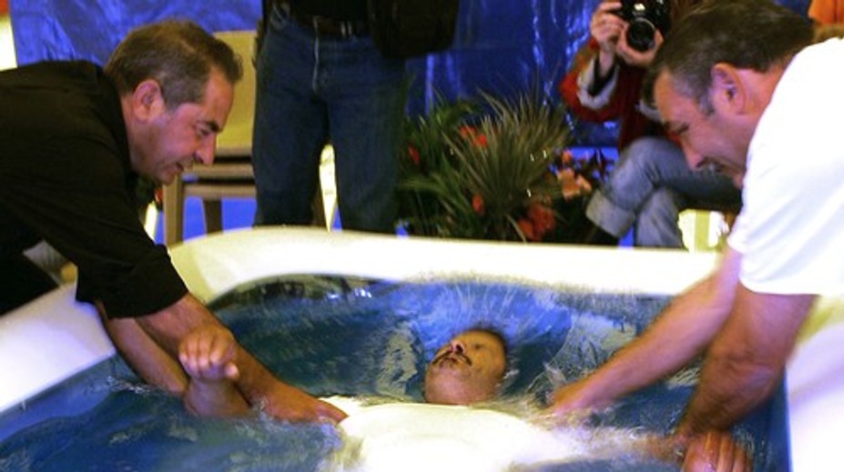 Muž sa utopil v bazéne počas krstu. Farárka čelí obvineniu z neúmyselného zabitia