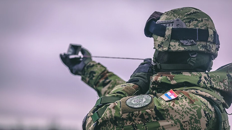 Boja sa nepokojov vo svete. Európska krajina znovu zavádza povinnú vojenskú službu