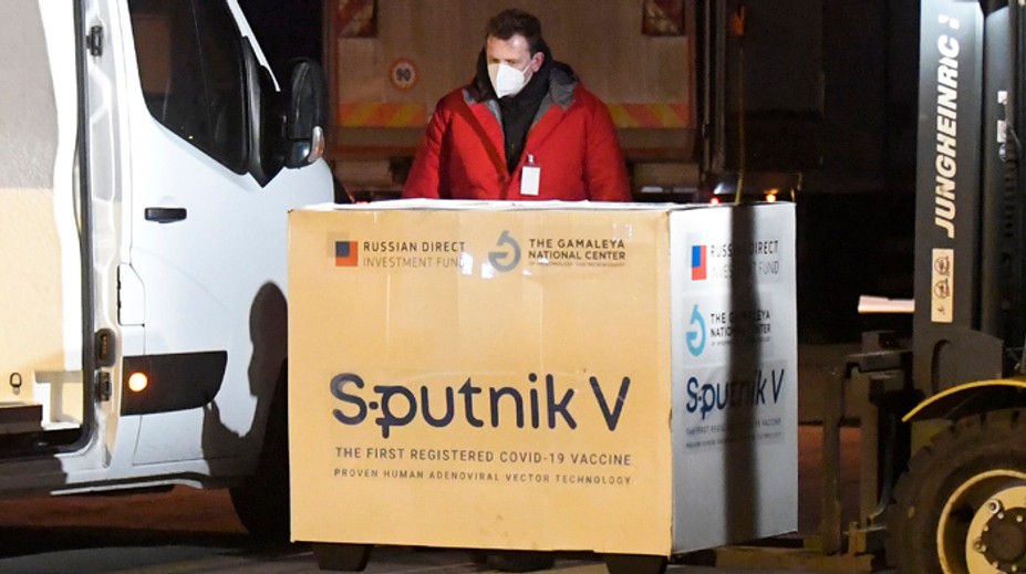 Virológ nerozumie, prečo ŠÚKL preveroval bezpečnosť Sputnika. Testy s myšami považuje za divadlo