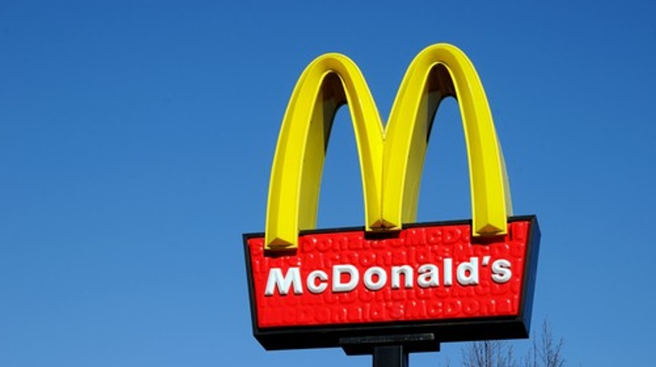 Po konzumácii nápoja z McDonald’s skončilo dievčatko v nemocnici. Matka viní obsluhu