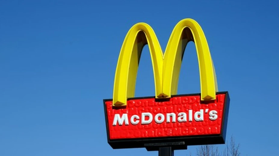 Po konzumácii nápoja z McDonald’s skončilo dievčatko v nemocnici. Matka viní obsluhu