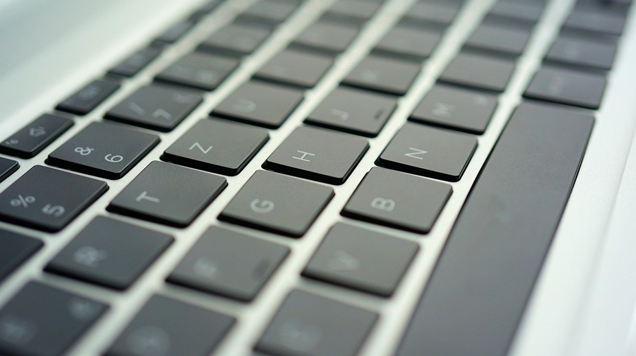 Pribúdajú nenávistné komentáre. Ich počet na internete po útoku na premiéra rapídne stúpol