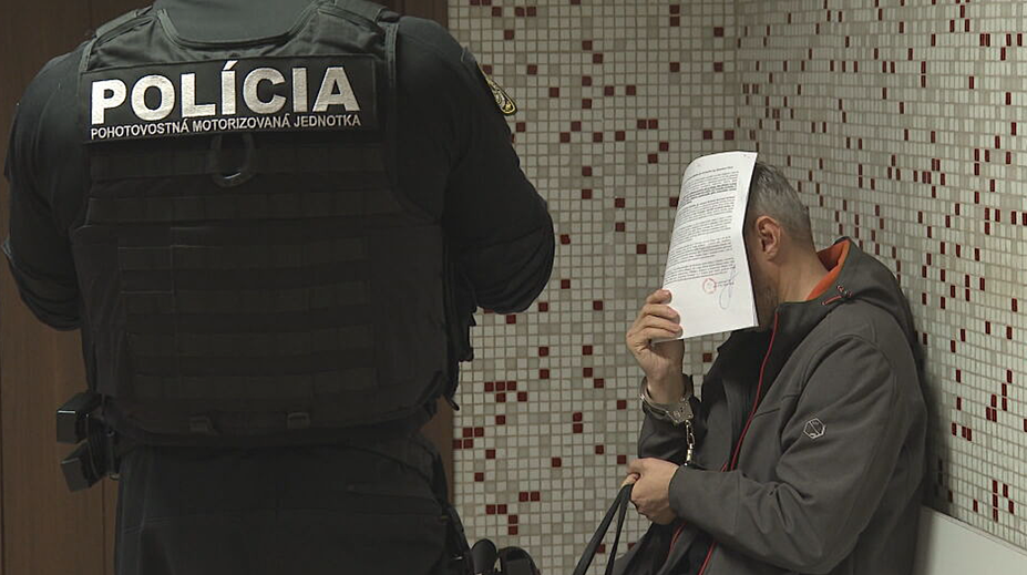 Bodal právničku v trebišovskom supermarkete počas bieleho dňa. Útočník sa postavil pred súd