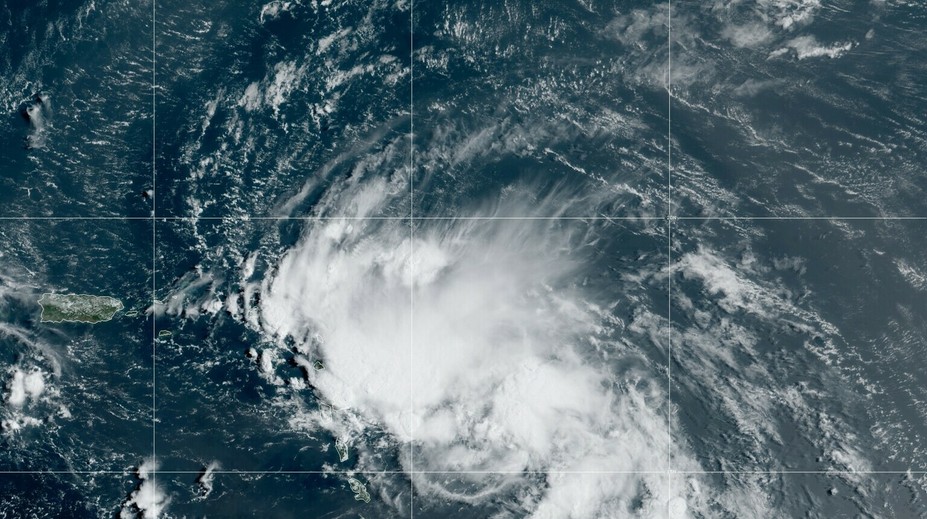 Na USA sa rúti hurikán Laura, stále naberá na sile