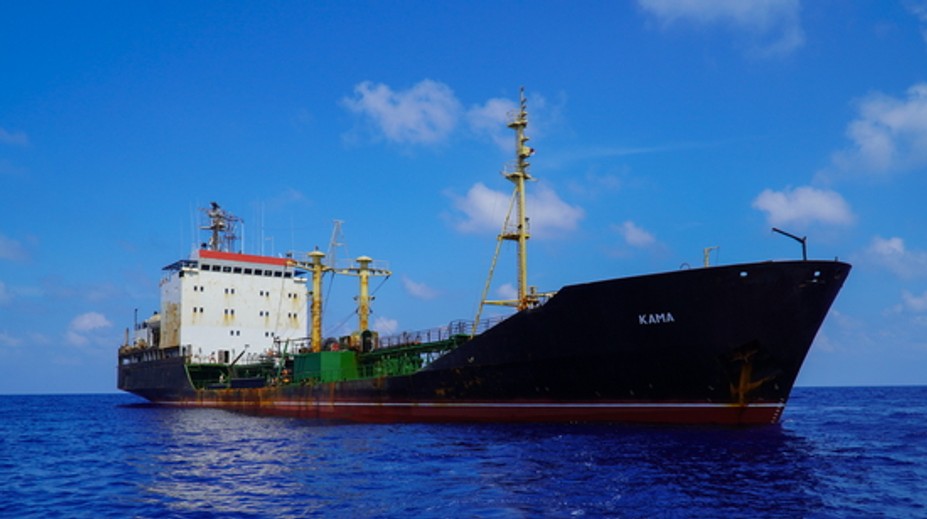 Putin prekabátil Západ, na jeho tieňovú flotilu sú sankcie prikrátke. Neustále sa rozširuje a produkuje zisk