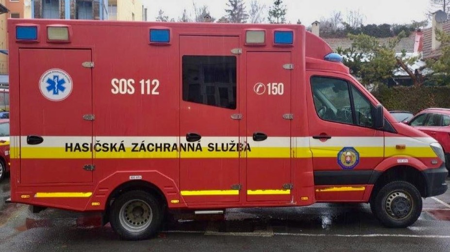 Záchranná akcia v Prešove. Muž spadol do asi dvojmetrovej montážnej jamy