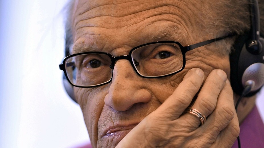 Zomrel legendárny moderátor CNN Larry King (†87). V nemocnici ležal s koronavírusom