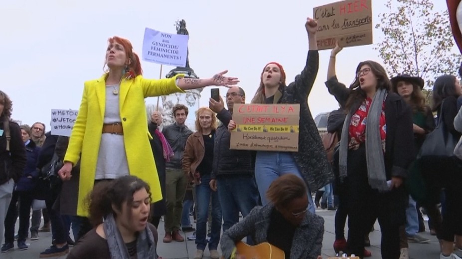 Je flirtovanie na pracovisku prípustné alebo nie? Francúzske umelkyne tvrdia, že JE