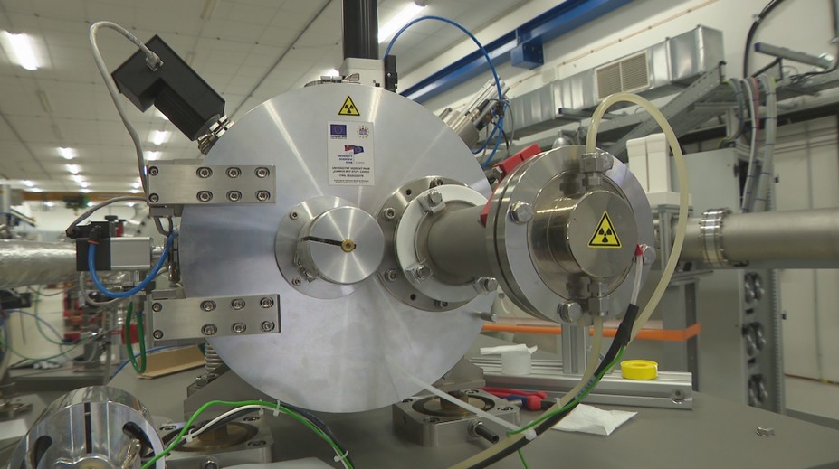 Aj na Slovensku vieme analyzovať najmenšie časti materiálov. Toto zariadenie slúži mladým vedcom