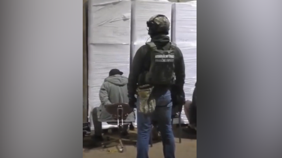 Takú nelegálnu výrobňu cigariet ešte nevideli. Finančnej správe sa podaril historický úlovok