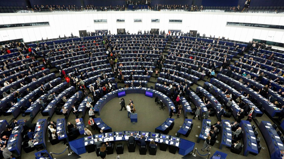 Europoslanci za Národný front údajne nelegálne vyplatili asistentom milióny eur