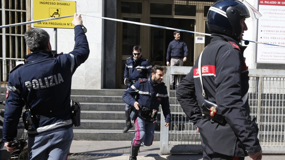 Starostu s lekármi a pracovníkmi zatkli za údajné vymývanie mozgov deťom a ich predaj