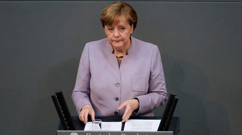Predbežné rokovania o novej nemeckej vláde stroskotali, Merkelová to ľutuje