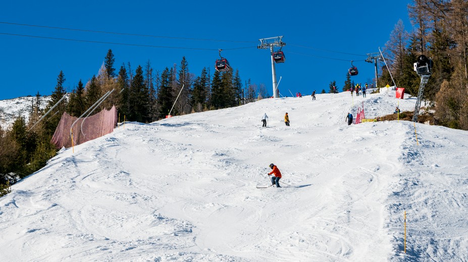 Zlé správy pre lyžiarov. V jednom z najznámejších stredísk sa začiatok sezóny odkladá pre oteplenie