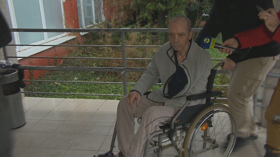 Invalidný tyran čelí súdu. Obvinili ho zo zabitia manželky, on vinu odmieta