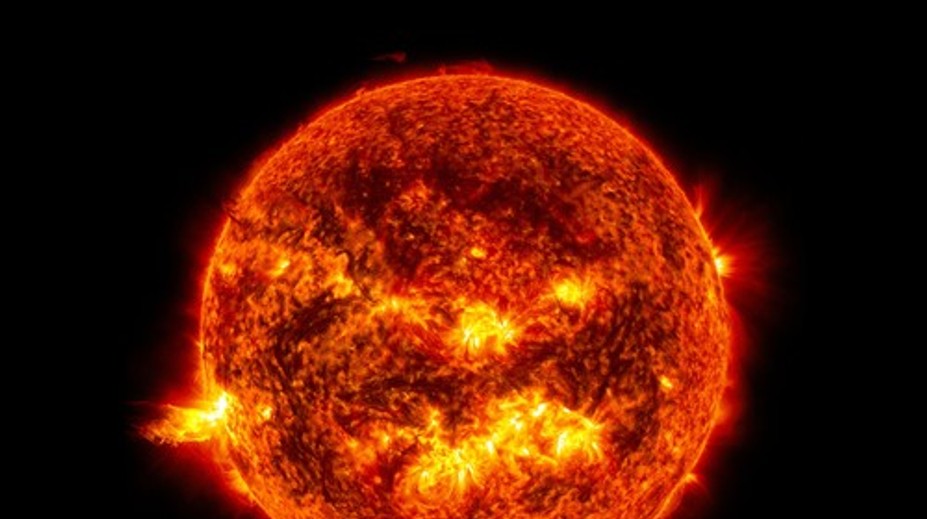 Vedci zaznamenali mimoriadne silné slnečné erupcie. Budú mať vplyv aj na Zem?