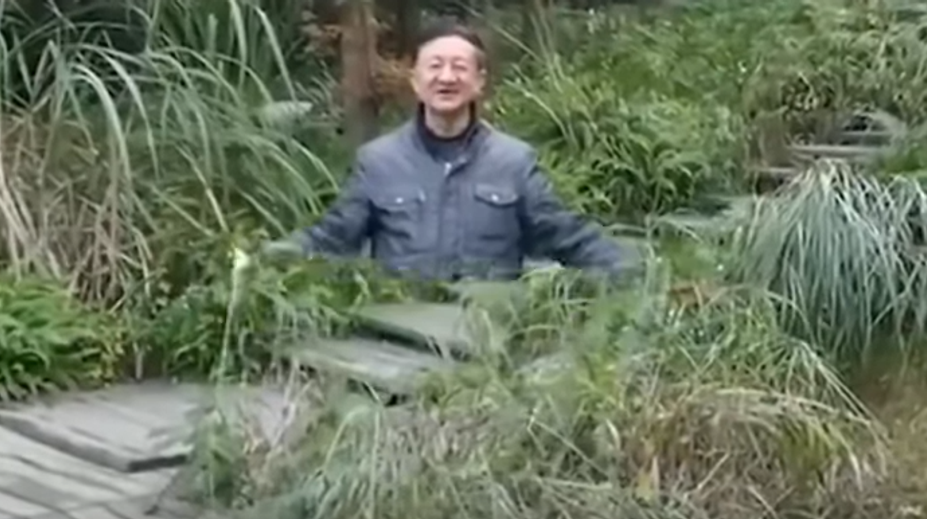 VIDEO: Číňan opantal internet neviditeľným plášťom. Ide o realitu alebo dokonalý podvod?