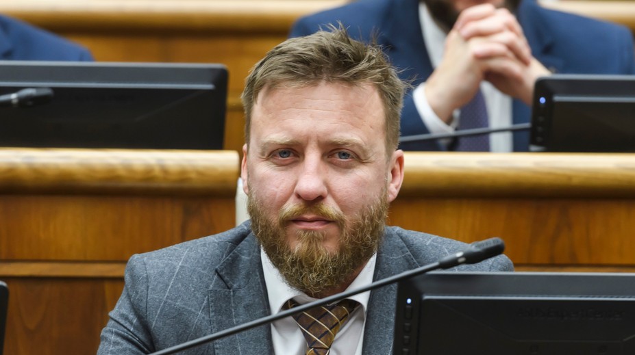 Kotlárovmu vyšetrovaniu nedôveruje vyše polovica Slovákov. U voličov jednej strany má však takmer stopercentnú podporu