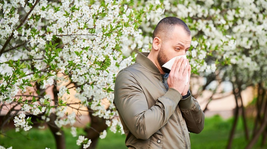 Jar trápi alergikov. Niektoré potraviny môžu zhoršiť príznaky