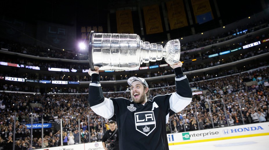 Kariéru v NHL spojil s jediným klubom. Hviezdny Anže Kopitar oznámil zásadné rozhodnutie