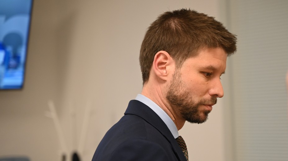 PRIESKUM: Viac ako polovica Slovákov si myslí, že Šimečka by mal odstúpiť z postu šéfa PS