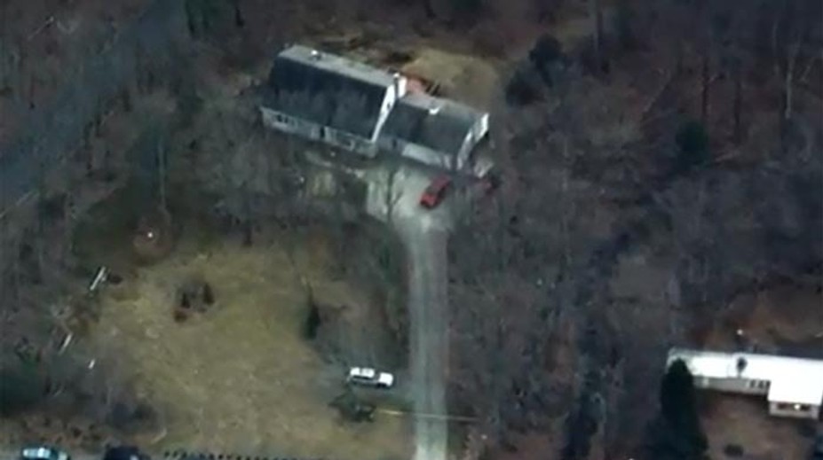 Otrasný nález. Matku a jej štyri deti našli mŕtvych v dome