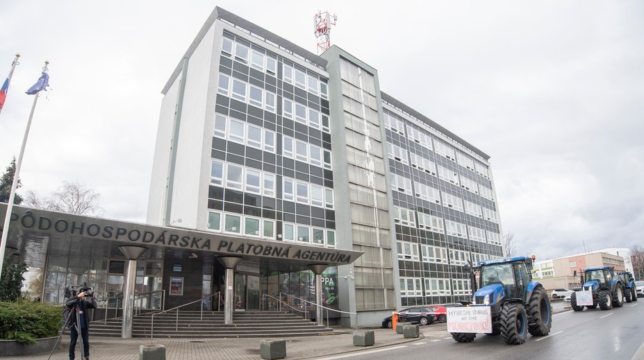 Penzióny z eurodotácií majú slúžiť ako súkromné haciendy. Na PPA sa konal poslanecký prieskum