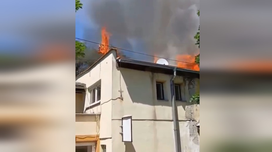 VIDEO: V Prešove vypukol veľký požiar. Na mieste zasahujú hasiči, polícia aj záchranári