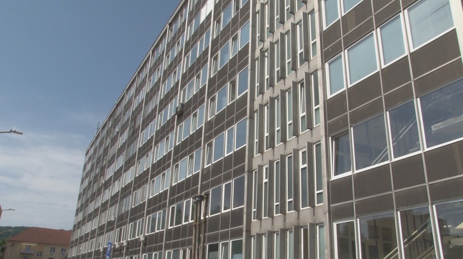 Extrémne teploty v kanceláriách. Železobetónová budova sa zmenila na skleník