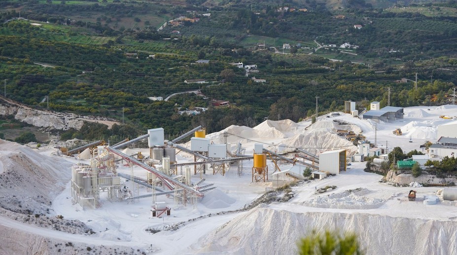 Zdanlivo nekonečné zásoby nestačia. Ľudstvu dochádza druhá najpoužívanejšia surovina na planéte
