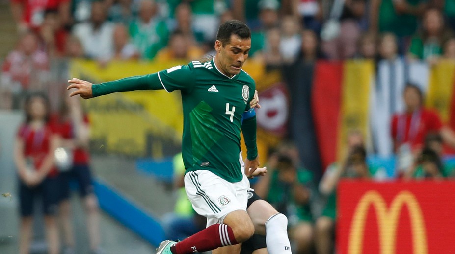 Rafael Márquez rekordérom, stal sa prvým kapitánom na piatich MS