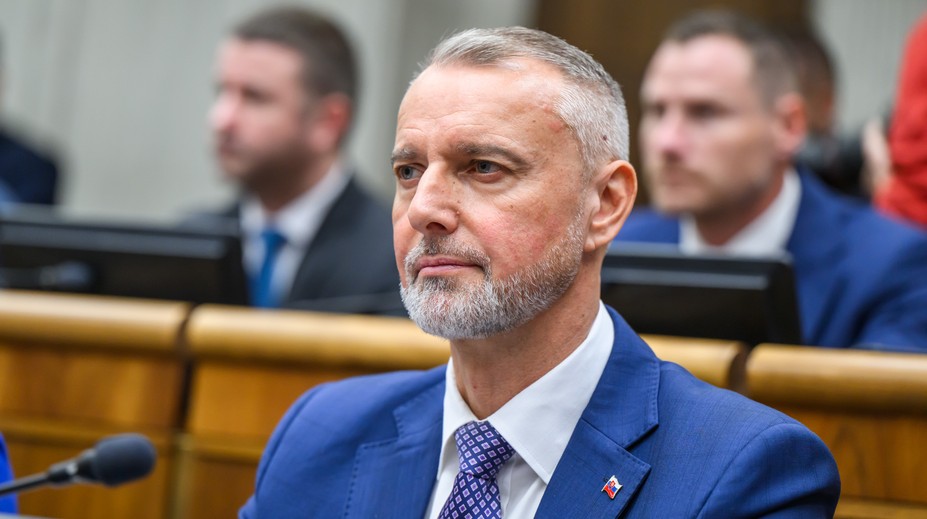Národná rada má takmer po roku predsedu. Poslanci zvolili Richarda Rašiho