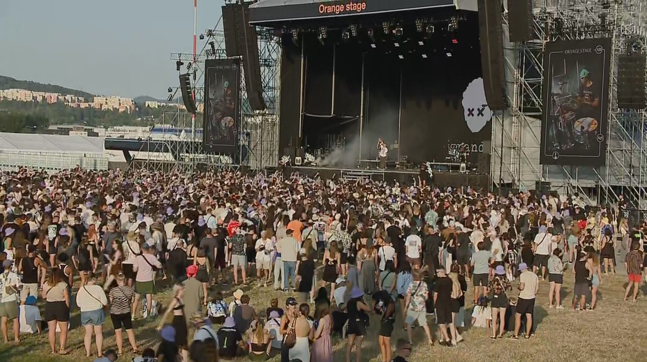Festival Grape je v plnom prúde. Na trenčianske letisko dorazili tisíce ľudí